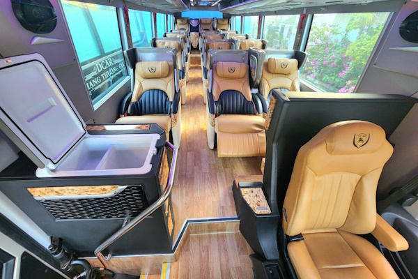 Thuê xe Limousine 15 chỗ đi Lai Châu