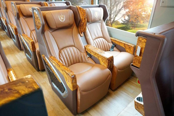 18 Seater Limousine Rental to Son La