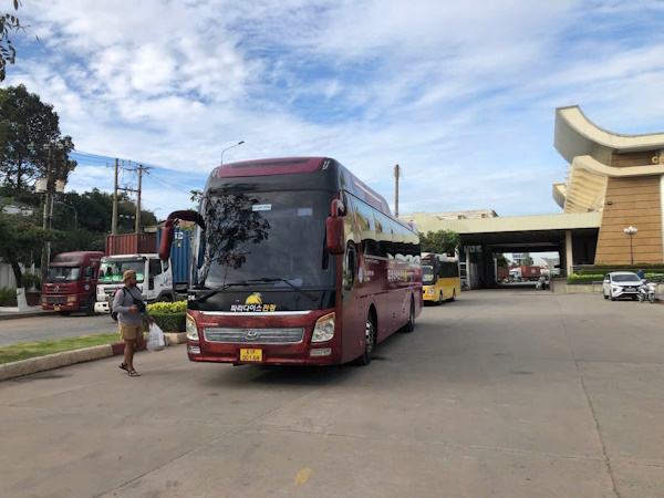 Hình ảnh xe Limousine 28 chỗ đi Vĩnh Phúc