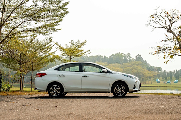 4 Seater Car Rental to Lai Chau