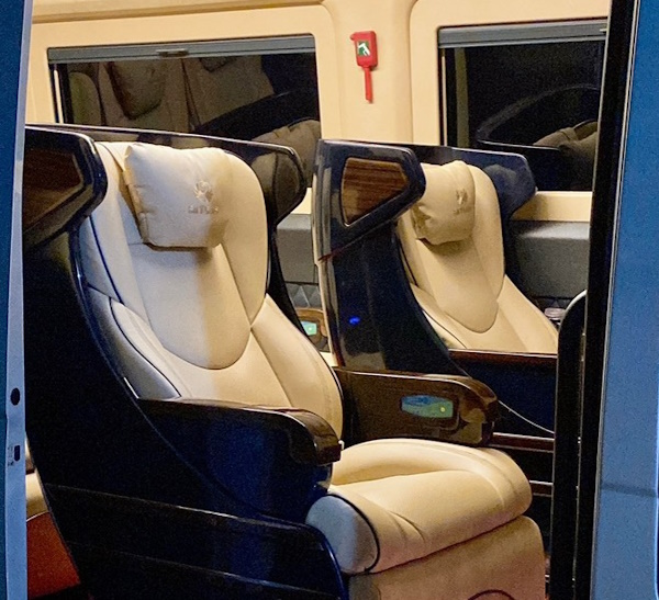 Giá thuê xe Limousine Hà Nội đi Ninh Bình 7 chỗ