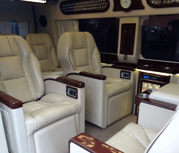 7 Seater Luxury Car Rental Hanoi to Bac Giang