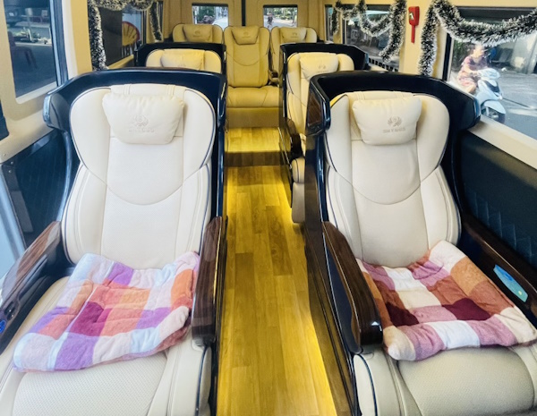 7-Seater Limousine Rental Hanoi to Hung Yen