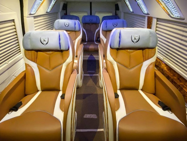 Thuê xe Limousine 11 chỗ đi Sơn La